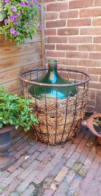 Leuke XL oude gist fles met smeedijzeren mand 60cm!, Tuin en Terras, Tuinvazen, Ophalen of Verzenden