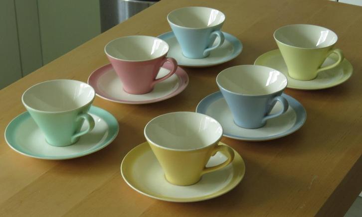 Vintage Kop en Schotels Pastel - P. Regout Maastricht, Huis en Inrichting, Keuken | Servies, Gebruikt, Kop(pen) en/of Schotel(s)