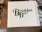 Breakfastbox, ongebruikt. dubbel dienblad met servies voor 2, Ophalen of Verzenden, Nieuw, Vierkant, Hout