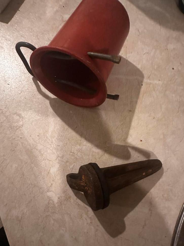 originele oude vetspuit (vetpers)en een  kegelplug., Antiek en Kunst, Antiek | Gereedschap en Instrumenten, Ophalen of Verzenden