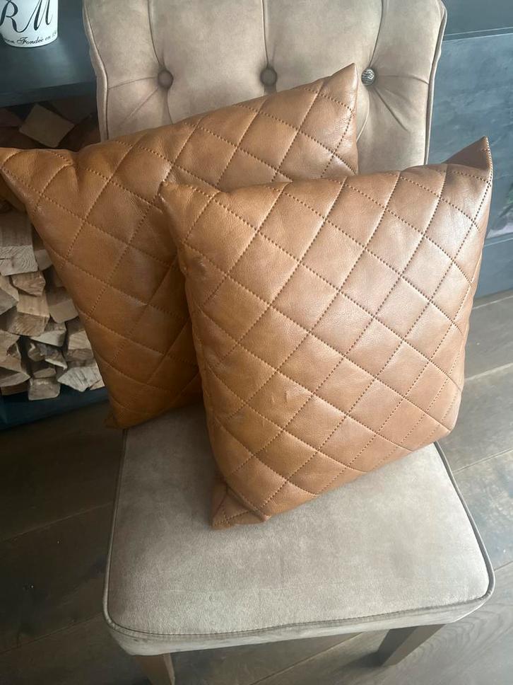 Cognac Bruine Sierkussens - Set van 2, Huis en Inrichting, Woonaccessoires | Kussens, Gebruikt, Bruin, Vierkant, Ophalen of Verzenden