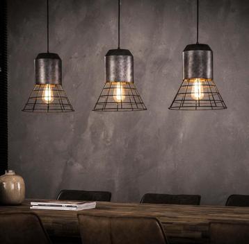 Industriele hanglamp. 3 lamps. 💡 💡 💡 Zgan. Metaal beschikbaar voor biedingen
