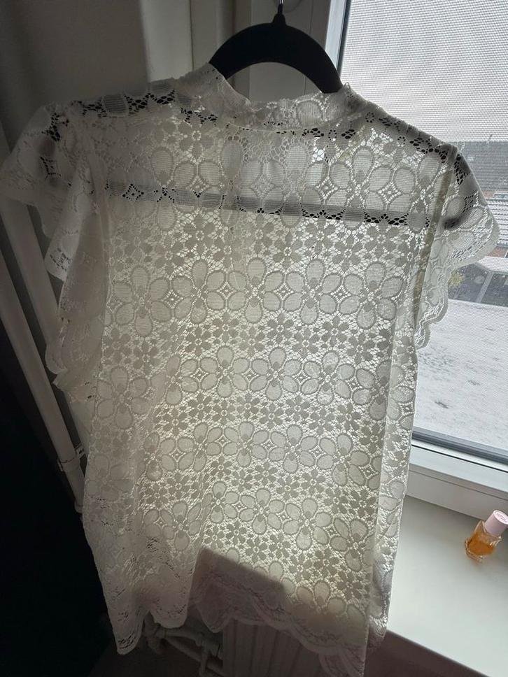 Witte kanten top van JDY - Leuk!, Kleding | Dames, Tops, Zo goed als nieuw, Maat 46/48 (XL) of groter, Wit, Korte mouw, Ophalen of Verzenden