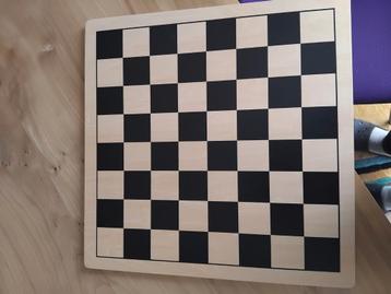 Nieuw dambord, hout beschikbaar voor biedingen