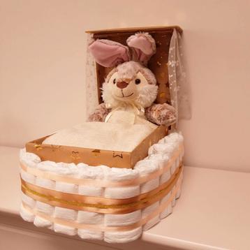 Neutrale luiertaart wieg voor een Babyshower of geboorte  beschikbaar voor biedingen