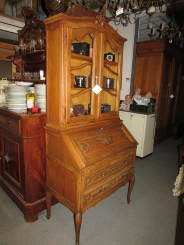 Barok eiken secretairmet vitrine  queen anne stijl 250,00 beschikbaar voor biedingen