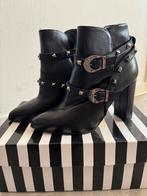 Zwarte enkellaarsjes met studs, Kleding | Dames, Ophalen of Verzenden, Zo goed als nieuw, Zwart, Lage of Enkellaarzen