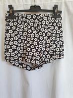 Stoere korte broek, zwarte met witte bloemen . Mt XS Merk, Kleding | Dames, Broeken en Pantalons, Kort, ., Zwart, Ophalen of Verzenden