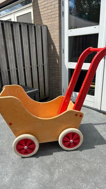 Houten poppenwagen  beschikbaar voor biedingen