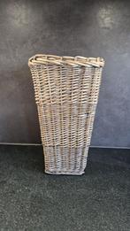 Hoge brocante bloempot, riet, rotan, vierkant. 40 cm. S47, Huis en Inrichting, Ophalen of Verzenden, Groenteplant, Halfschaduw