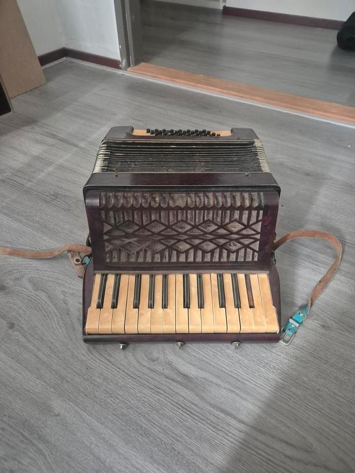 Oude Vintage Accordeon - Opknapper!, Muziek en Instrumenten, Accordeons, Gebruikt, Toetsaccordeon, Overige formaten, Overige merken