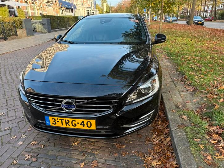 Volvo V60 D6 215pk Plug-in Hybrid 2014 Zwart, Auto's, Volvo, Particulier, V60, Hybride Elektrisch/Diesel, Plug-in hybride, A, Stationwagon