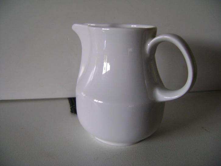 Wit melkkannetje Winterling Schwarzenbach Bavaria 9.5cm hoog, Huis en Inrichting, Keuken | Servies, Zo goed als nieuw, Overige typen