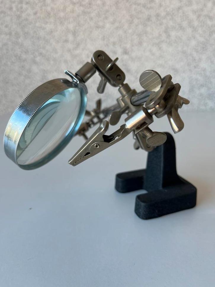 Soldeerhulp met Vergrootglas & Klemmen - Vintage Gereedschap, Antiek en Kunst, Antiek | Gereedschap en Instrumenten, Ophalen of Verzenden