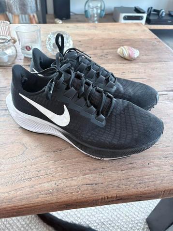 Hardloopschoenen beschikbaar voor biedingen