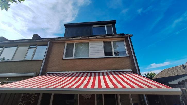 Zonnescherm- Elektrisch 5,5 meter breed, Tuin en Terras, Zonneschermen, Gebruikt, Knikarmscherm, 150 tot 300 cm, 450 cm of meer