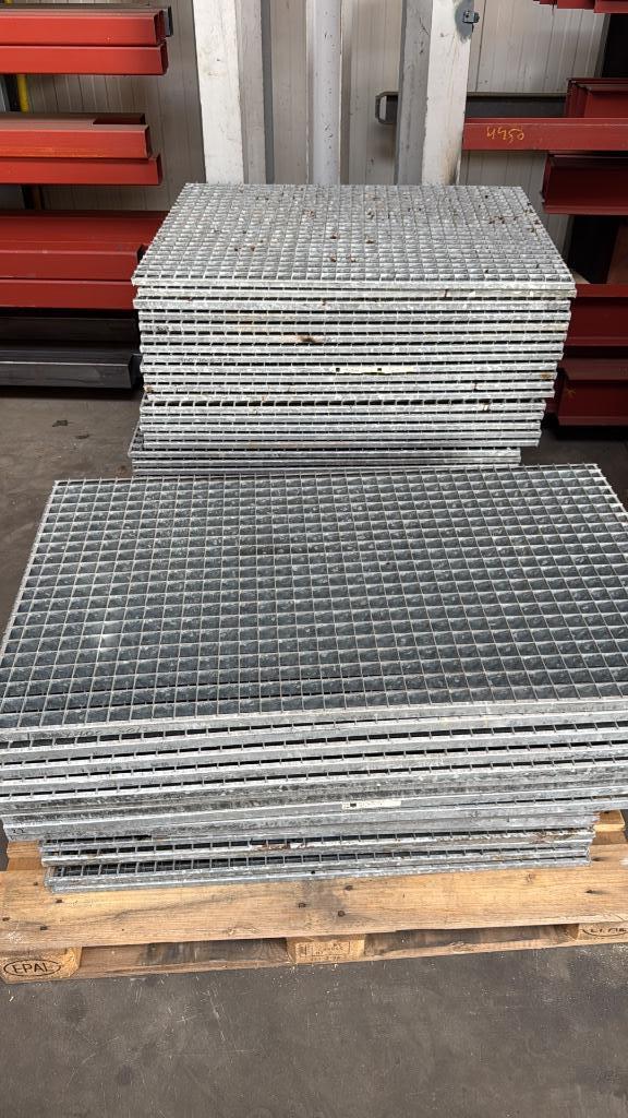 Partij gegalvaniseerde looproosters - rooster - vloerrooster, Doe-het-zelf en Verbouw, Metalen, Gebruikt, IJzer, Ophalen