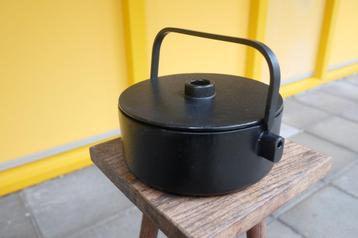 Gietijzeren theepot van Serax beschikbaar voor biedingen