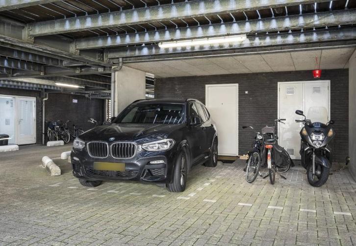 Parkeerplaats te huur A'damse Poort (15 min lopen ArenA), Huizen en Kamers, Garages en Parkeerplaatsen, Amsterdam