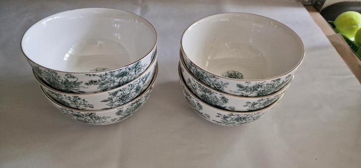 Ah kerstservies kerst servies blauw en groen borden + kommen, Huis en Inrichting, Keuken | Servies, Zo goed als nieuw, Compleet servies