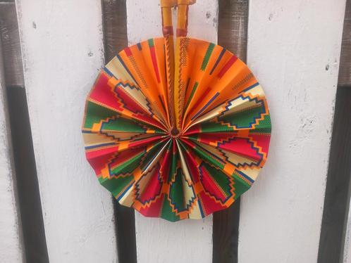 Luxe waaier gemaakt in Ghana extra dik leer en kente stof, Sieraden, Tassen en Uiterlijk, Overige Accessoires, Nieuw, Ophalen of Verzenden