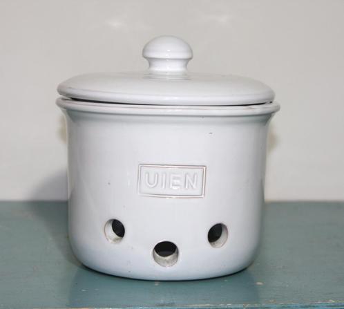 Witte aardewerk uienpot met deksel, Huis en Inrichting, Keuken | Servies, Zo goed als nieuw, Overige typen, Overige stijlen, Aardewerk
