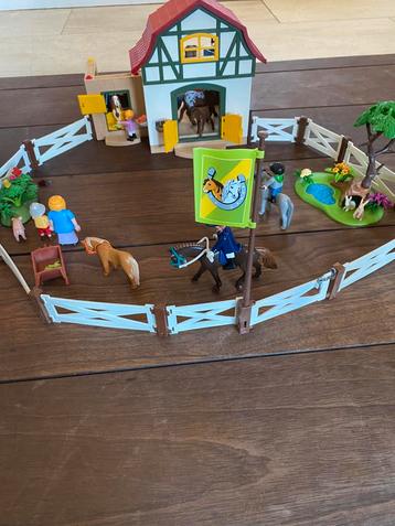 Playmobil paardenstal  beschikbaar voor biedingen