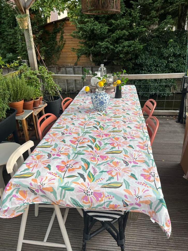 Bloemen Tafelkleed - Vrolijk Design, Huis en Inrichting, Tafelkleden, Zo goed als nieuw, Rechthoek, Binnen, Ophalen of Verzenden