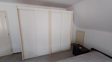 2 Slaapkamerkasten met schuifdeuren beschikbaar voor biedingen
