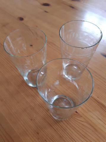 Glaasje antiek beschikbaar voor biedingen