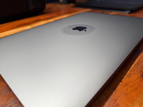 Macbook pro 64GB intel i9 + case, Computers en Software, Apple Macbooks, Gebruikt, MacBook Pro, 16 inch, 2 tot 3 Ghz, 1 TB of meer