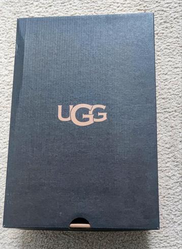 UGG model Neumel zwart suède maat 41 