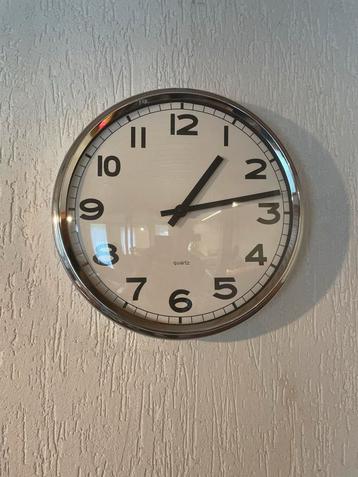 Analoge Wandklok - Stijlvol en Tijdloos (Ikea) beschikbaar voor biedingen