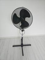 Zwarte Statiefventilator, Witgoed en Apparatuur, Ventilatoren, Ophalen of Verzenden, Zo goed als nieuw, Statiefventilator