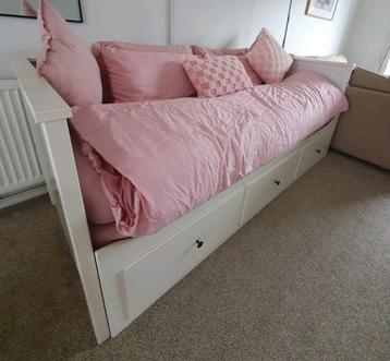 Ikea wit Hemnes bedbank beschikbaar voor biedingen