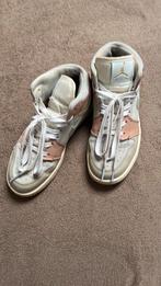 Nike air jordan sneakers, Kleding | Dames, Schoenen, Ophalen of Verzenden, Zo goed als nieuw, Beige, Sneakers of Gympen