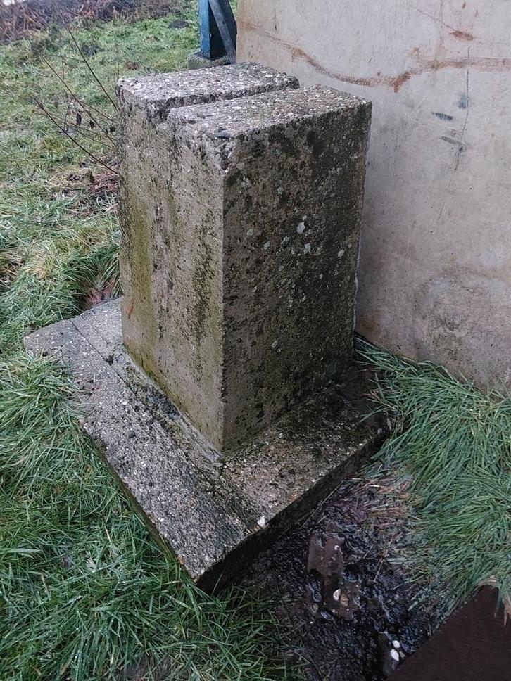 Betonnen poeren, geschikt voor anti-inbraak constructie, Tuin en Terras, Palen, Balken en Planken, Gebruikt, Palen, Minder dan 180 cm