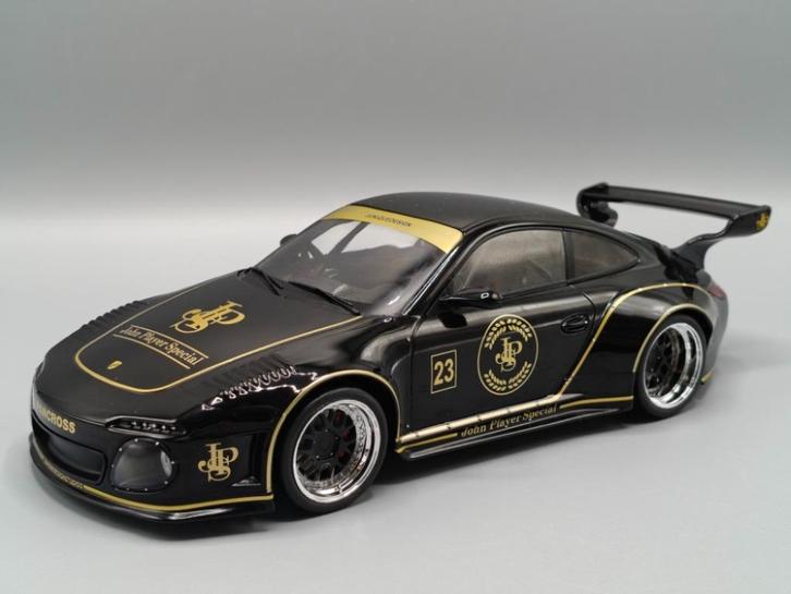 MCG 1:18 Porsche Old & New 997 (2020) John Player Special, Hobby en Vrije tijd, Modelauto's | 1:18, Nieuw, Auto, Overige merken