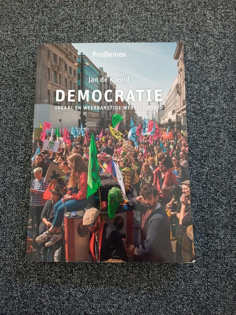 Jan de Kievid - Democratie, Ophalen of Verzenden, Zo goed als nieuw, Jan de Kievid