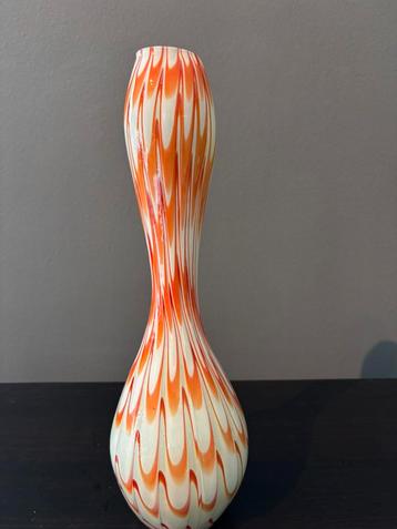 Mooie vintage Opaline Italië vaas beschikbaar voor biedingen