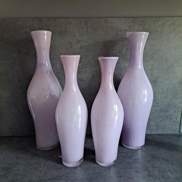 BIEDEN!  4 grote paarse/lila glazen vazen 2xH=50cm 2xH40cm, Antiek en Kunst, Antiek | Vazen, Ophalen