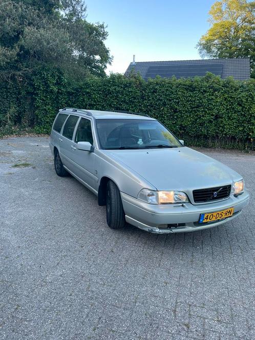 Volvo V70 2.4 170PK AUT 1999 Grijs, Auto's, Volvo, Particulier, V70, Benzine, Stationwagon, Automaat, Origineel Nederlands, Zilver of Grijs