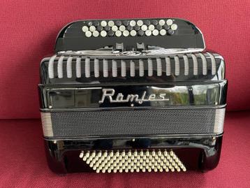 Z.g.a.n. italiaanse Rämjes knopaccordeon(Guerrini).72bCgriff beschikbaar voor biedingen