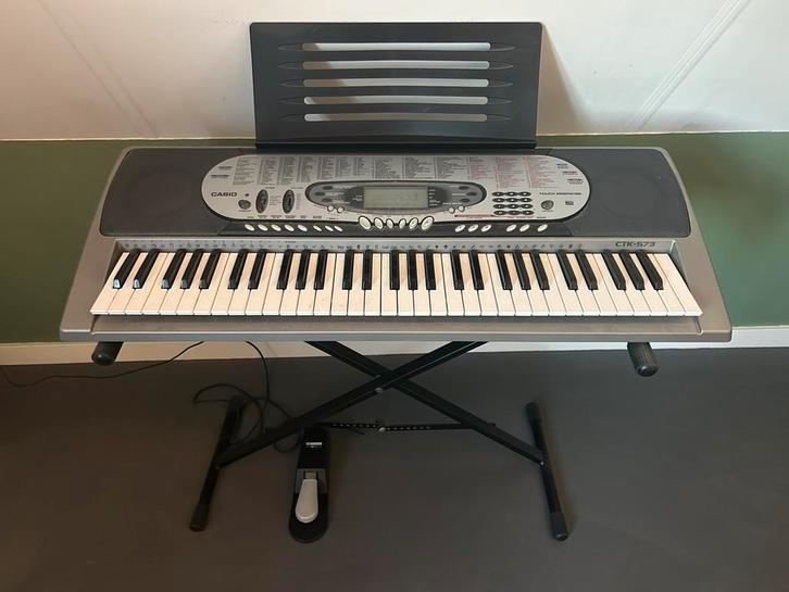 Keyboard Casio CTK-573 incl. accessoires, zie foto’s!, Muziek en Instrumenten, Keyboards, Gebruikt, 61 toetsen, Casio, Met standaard