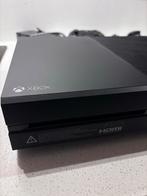 Xbox One met 2 Controllers + oplaadstation, Ophalen, Gebruikt, 500 GB, Met 2 controllers