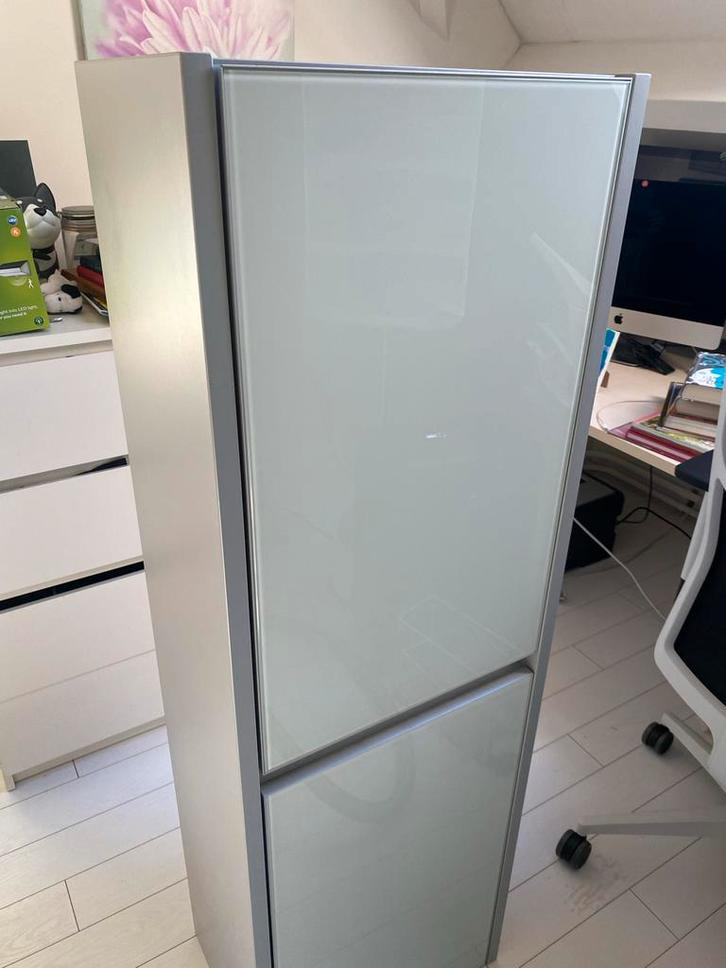 Badkamer - Hoge Kast met Glazen Deur, Huis en Inrichting, Badkamer | Badkamermeubels, Zo goed als nieuw, 150 tot 200 cm, Minder dan 50 cm