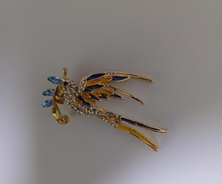 Goudkleurige broche vogel met blauw met takje in de bek, Sieraden, Tassen en Uiterlijk, Broches, Nieuw, Blauw, Verzenden