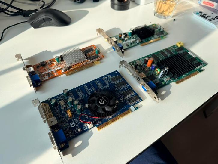 Set van 4 AGP video kaarten voor retro builds, Computers en Software, Vintage Computers, Ophalen of Verzenden