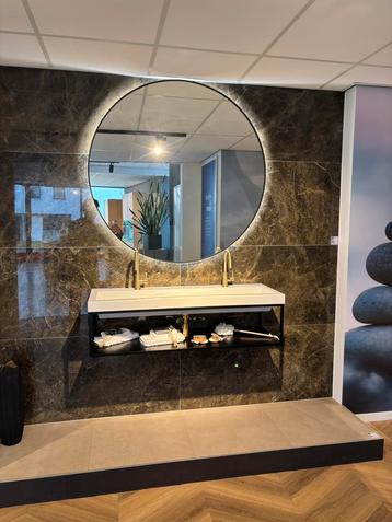 Complete nieuwe badkamermeubel set (inclusief spiegel) beschikbaar voor biedingen