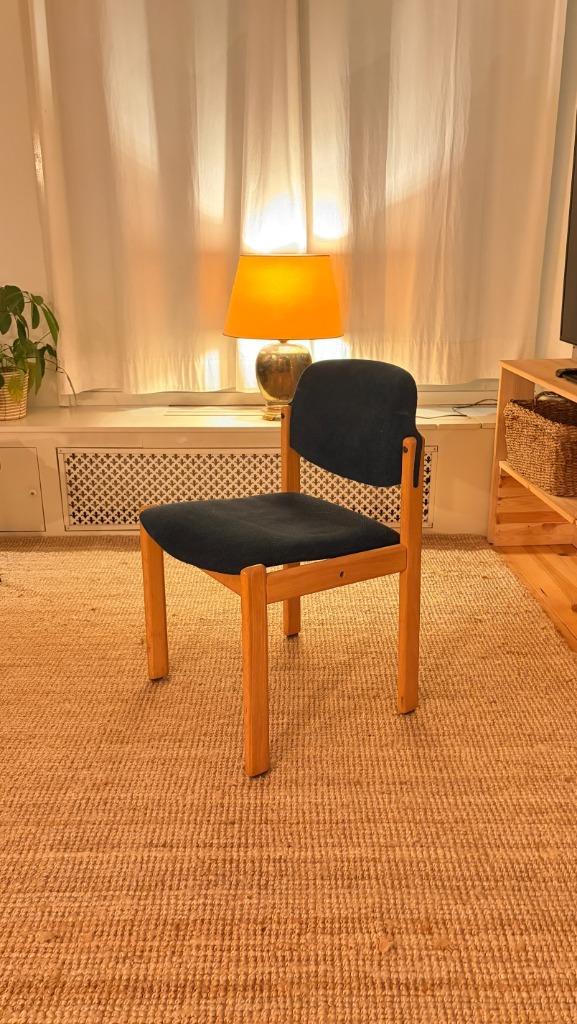 4 vintage donkerblauwe houten stoelen (Set van 4), Huis en Inrichting, Stoelen, Gebruikt, Vier, Hout, Stof, Blauw, Ophalen